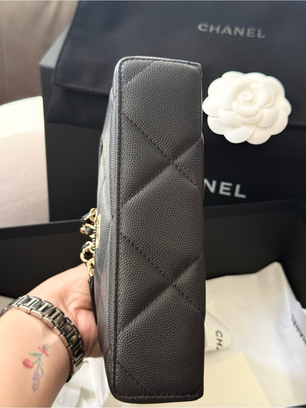 CHANEL Slim Vanity Top Handle With removable gold strap. - Picture 3 of 11